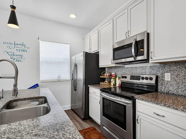 609 N F St — Photo 9