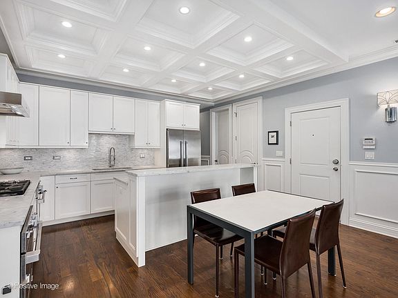 3rd image of 2219 W Wabansia Ave APT 1E