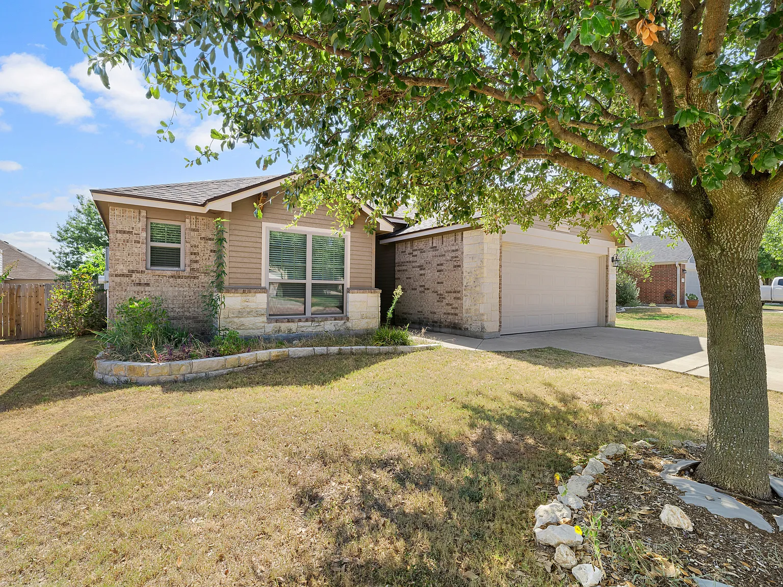 3 bed, 1656 sqft, $2,000 — Photo 2