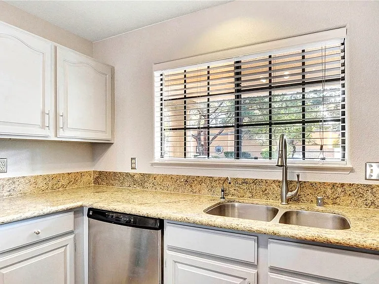1923 Broadway Blvd #329 — Photo 9