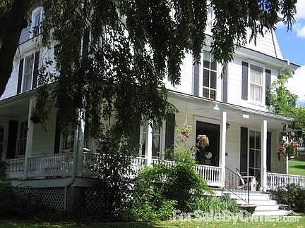 Exterior view of house
						:
						view of house from the front