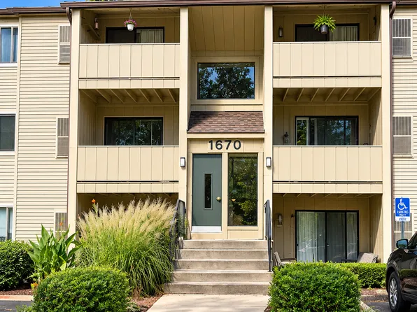 1670 Cedarwood Dr, Westlake, OH