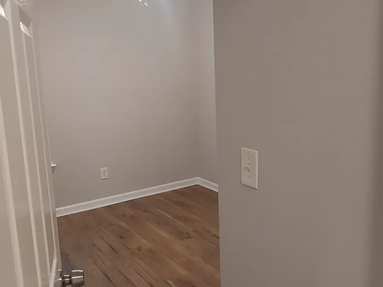 305 Brookview Dr — Photo 9