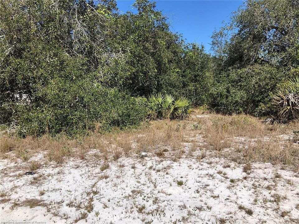 2nd image of 3061 Oleander Dr