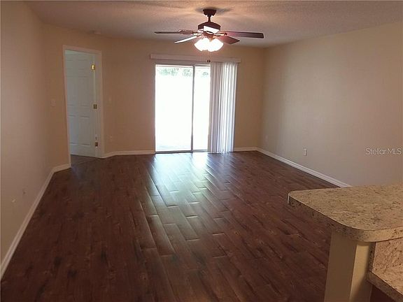 5th image of 115 E Herrick Ave