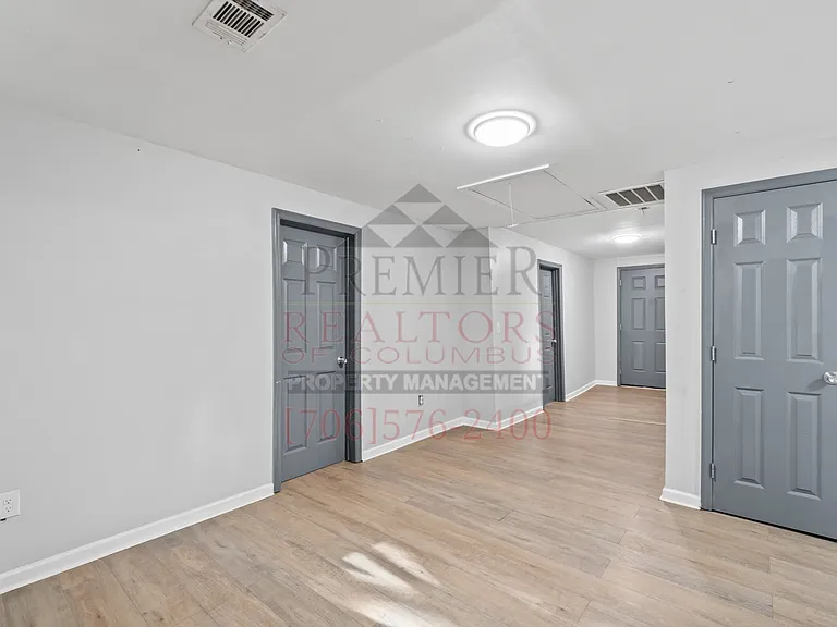 615 32nd St — Photo 13