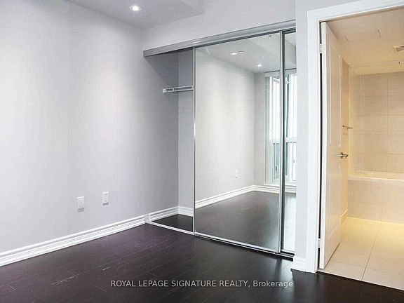 4th image of 386 Yonge St #5001