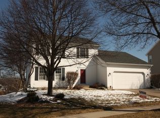 290 Valley Ridge Dr, Sun Prairie, WI 53590
