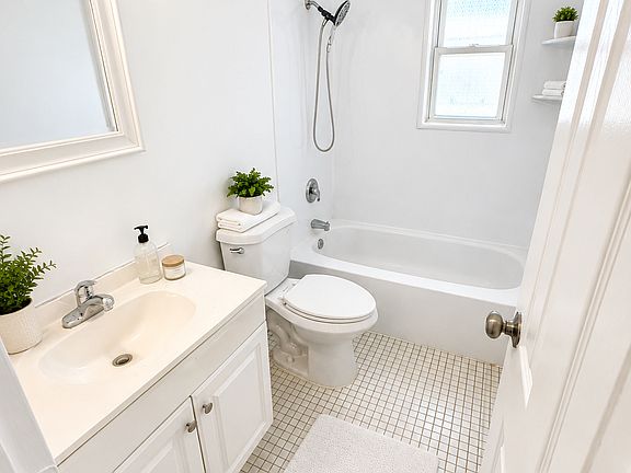 2nd image of 289 Main St APT 9Q
