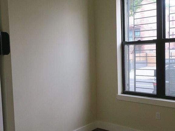 3rd image of 565 Evergreen Ave #1BLB