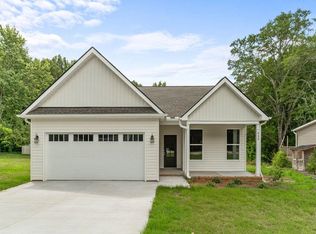 339 W Peachtree St, Woodruff, SC 29388