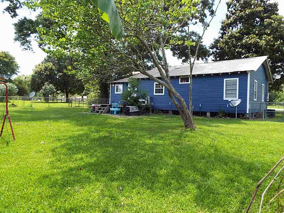 3rd image of 827 County Road 835