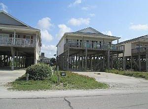 3rd image of 1404 E Beach Dr