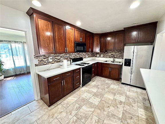 4th image of 14539 Painter Ave