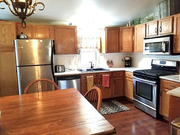 3rd image of 605 Burlington St