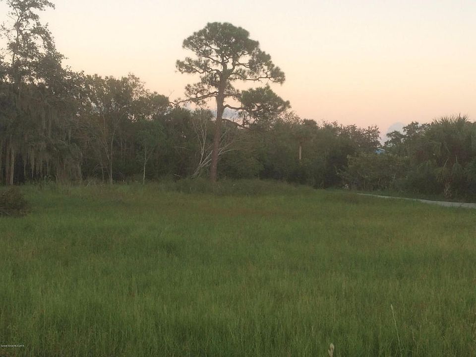 2nd image of 996 Chase Hammock Rd