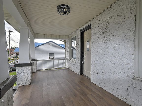 5th image of 1406 Happy Valley St