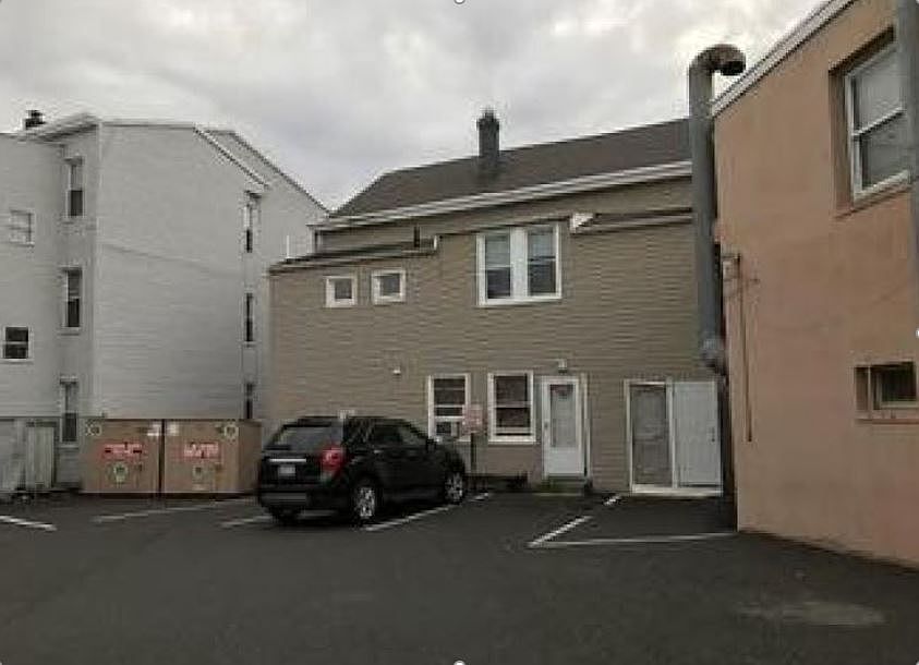 2nd image of 300 Belmont Ave
