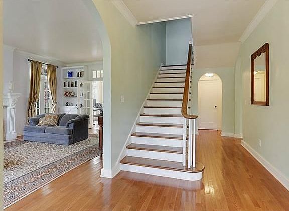 3rd image of 6 Versailles Blvd