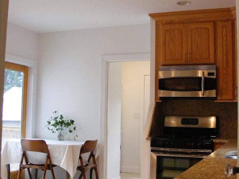 18 Undercliff Rd — Photo 3