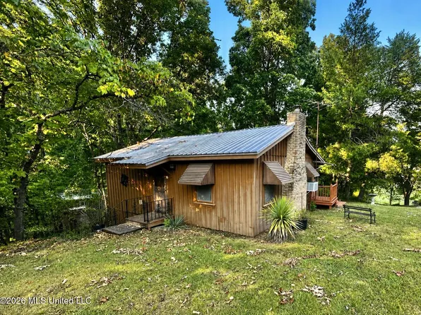 330 Lake Shore Dr, Potts Camp, MS 38659