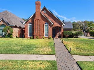 1415 Boardwalk St, Arlington, TX 76011