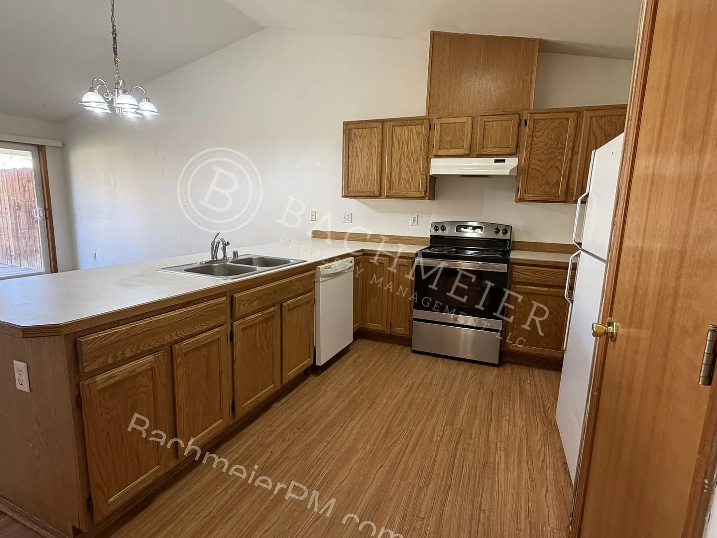 Spacious 2-Bedroom, 2-Bath Duplex with Garage, Office & Beautiful Views — Photo 3