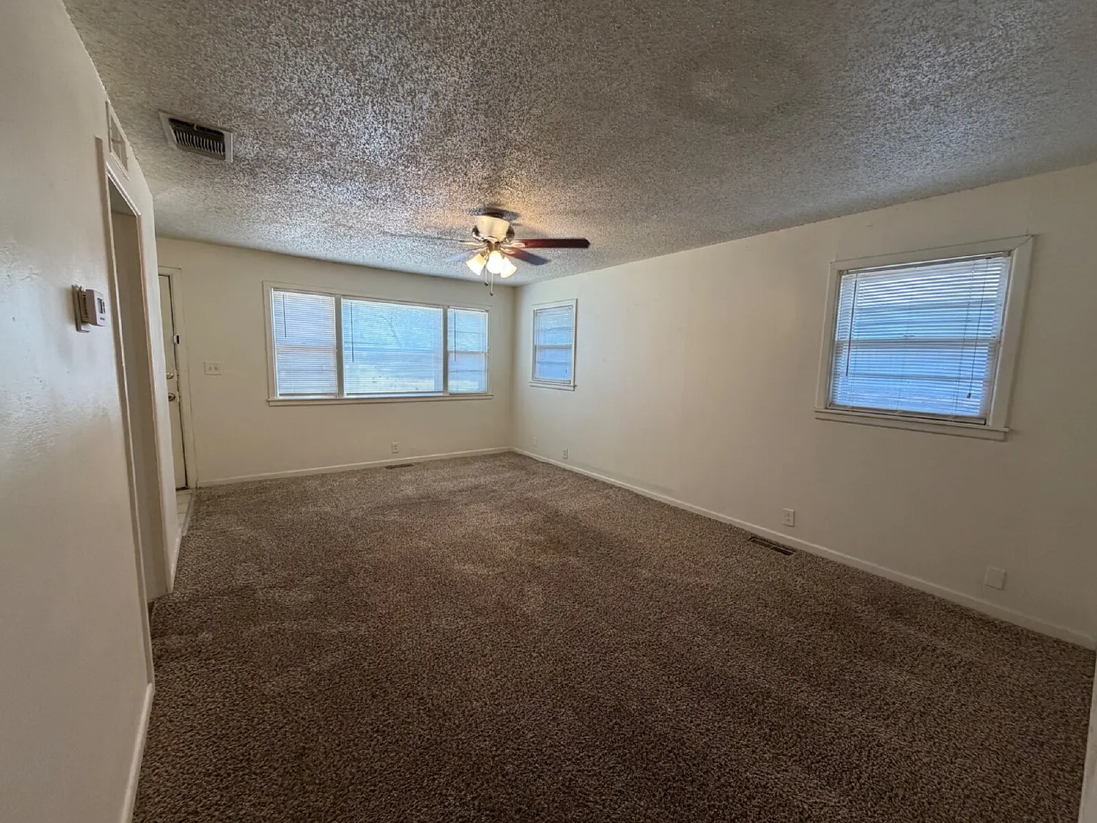 3 bed, 2.0 bath, 1257 sqft, $1,250 — Photo 2