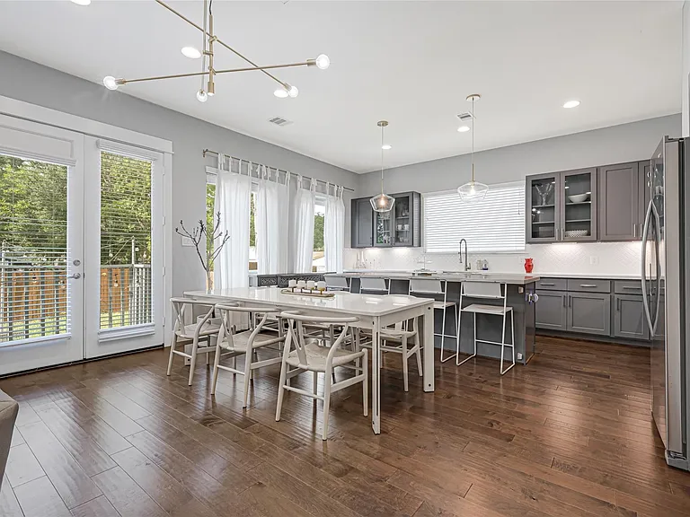 407 Yale Oaks Ln — Photo 5