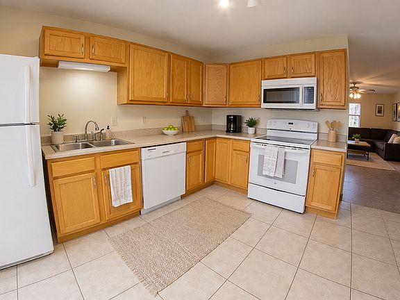 2nd image of 2307 Vineyard Cir