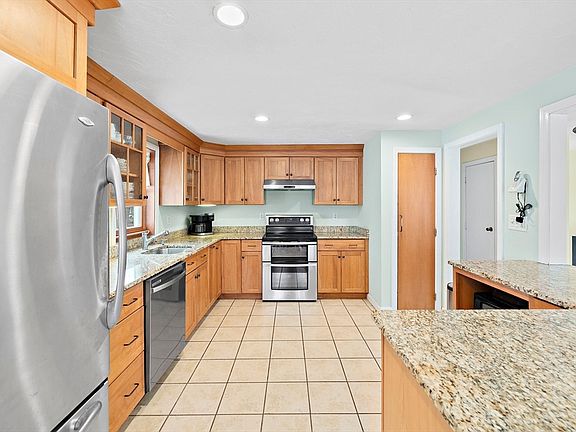5th image of 246 Woodland Dr