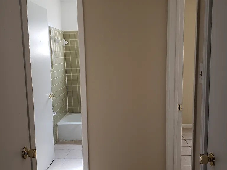 1203 N College St — Photo 2