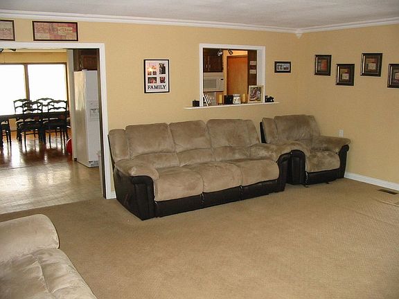 5th image of 645 E Ash Pl