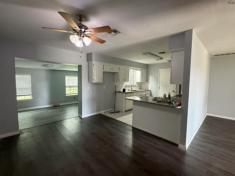 4706 Catalina Dr — Photo 12