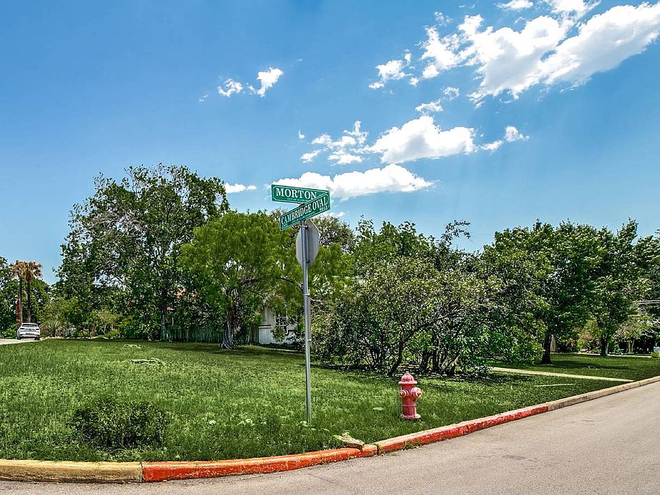 1st image of 820 Cambridge Oval