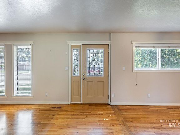 4th image of 6000 W Elkhorn Ave
