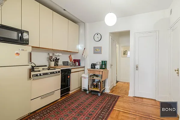 Rented by Bond New York | media 13