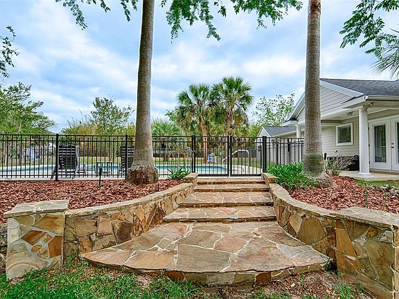 3rd image of 10912 SW 17th Ln