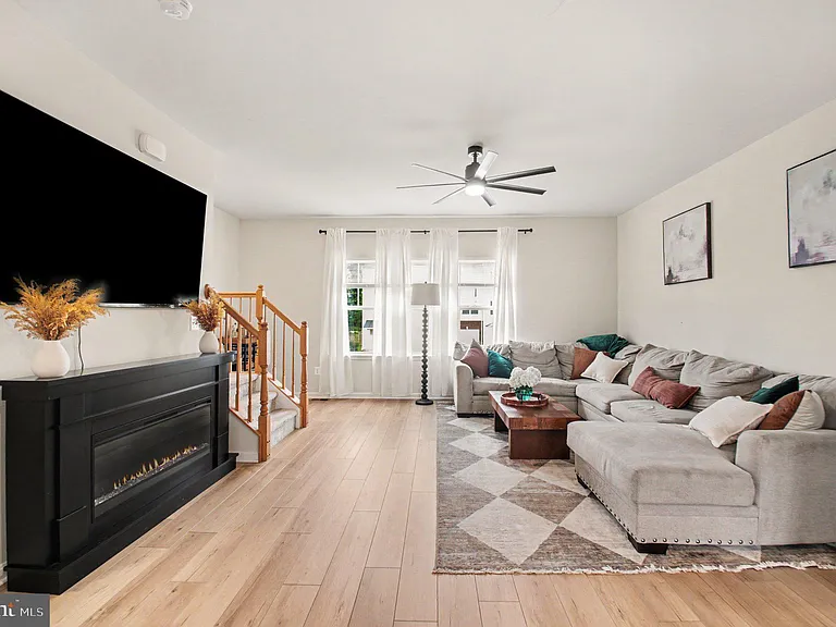 2525 Drake Ln — Photo 9