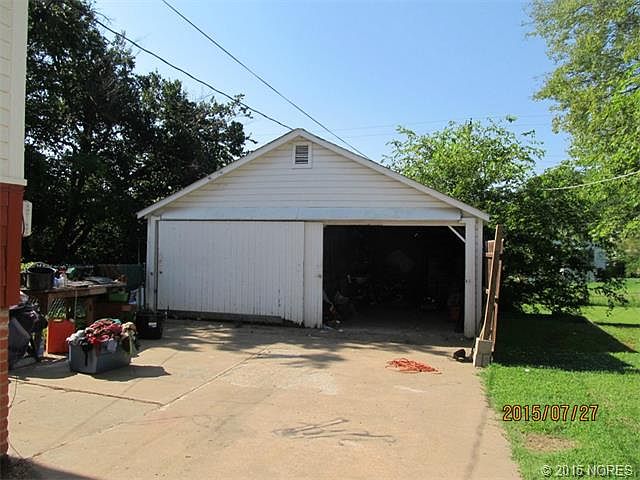 2nd image of 305 W Cummings St