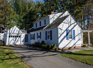 8 Fernbel Ln, West Hartford, CT 06107