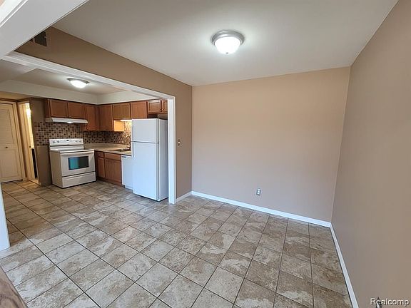 4th image of 30143 Lorraine Ave Unit 3