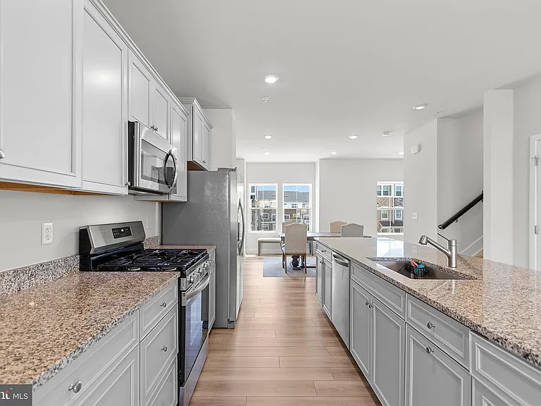 10893 Drummond Pl — Photo 4