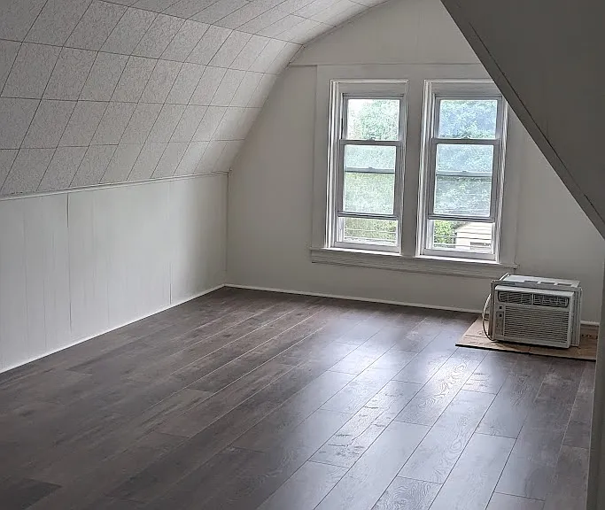 119 W Burke St — Photo 38