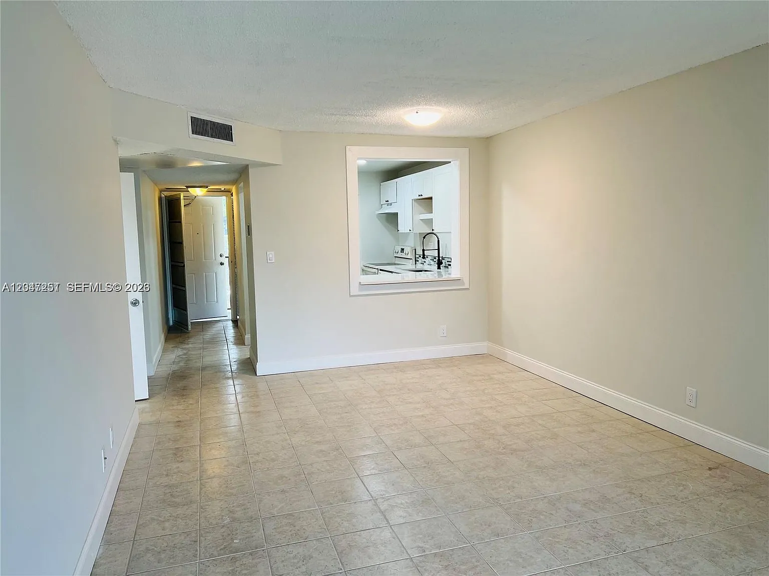 Versailles Gardens Condo — Photo 3