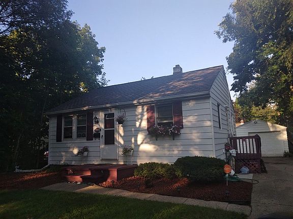 3rd image of 3903 Parkway Dr