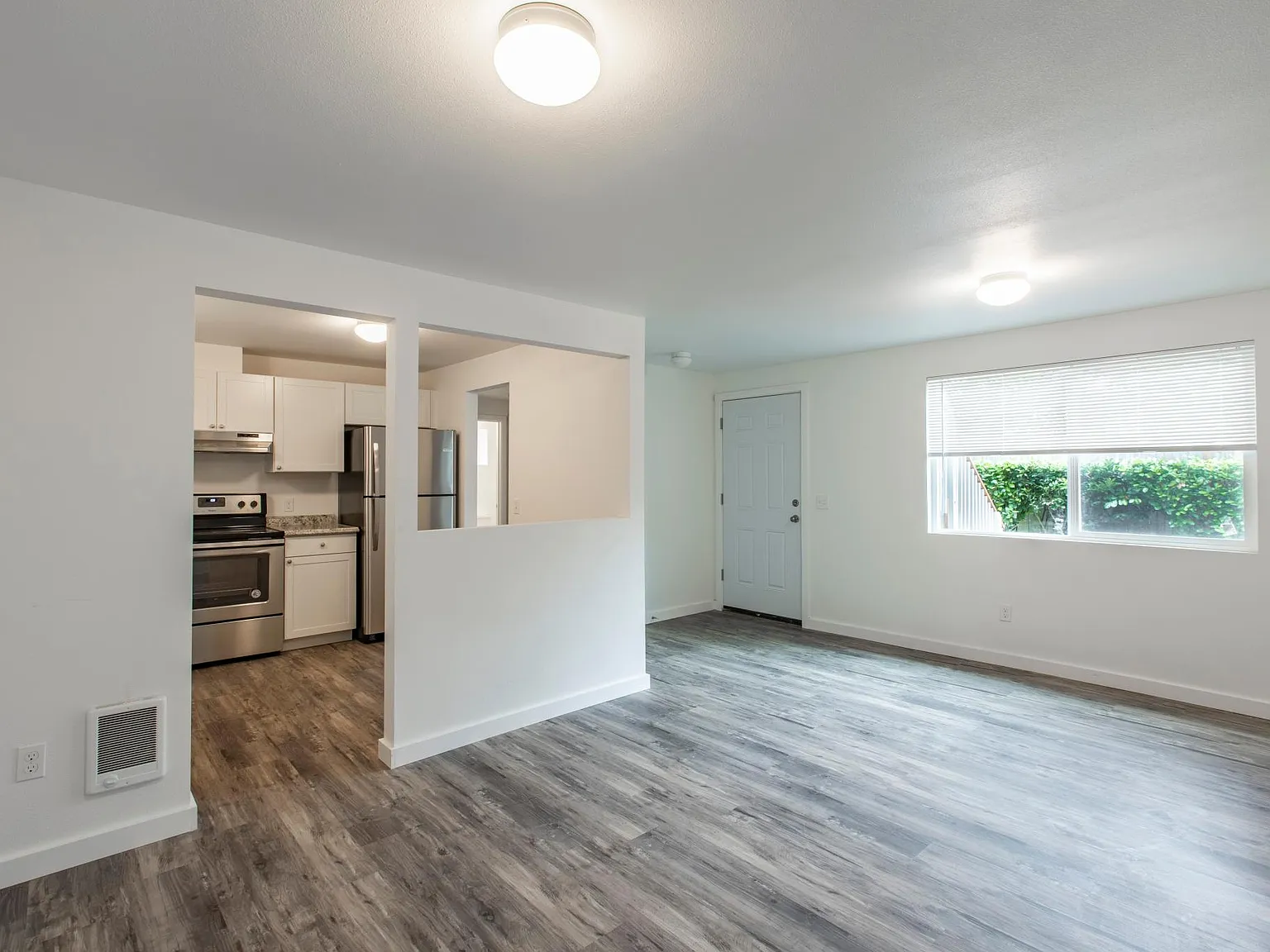 2 bed, 900 sqft, $1,595 — Photo 3