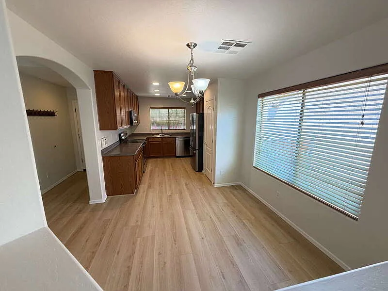 4 bed, 2.0 bath, 1583 sqft, $1,800 — Photo 3