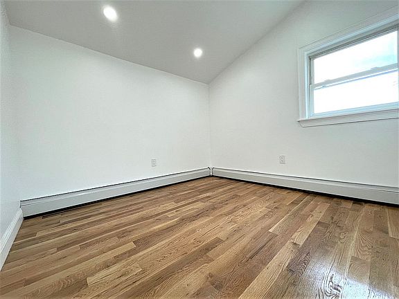 5th image of 9521 91st St