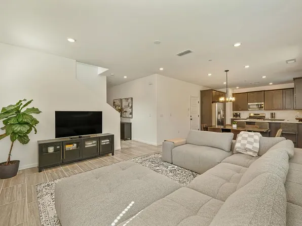 8858 Charrington Way, Sacramento, CA 95829